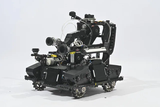 RoboMaster 2024 工程机器人实物