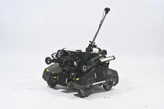 RoboMaster 2025 工程机器人实物